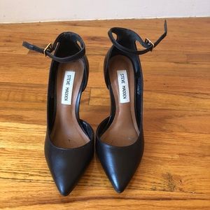 Steve Madden Pointy toe ankle strap heels